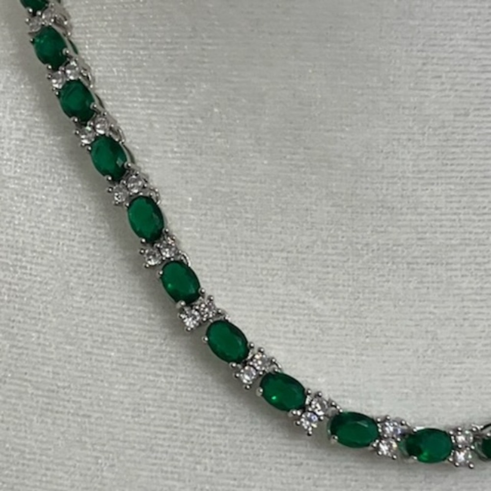 NWT Elegant Green & White Cubic Zirconia Necklace 16 inches - Picture 7 of 7